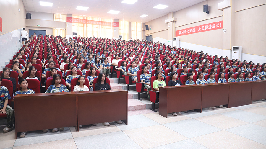 時光不語，靜待花開——懷化市新晃恒雅高級中學舉辦女生青春期健康教育講座